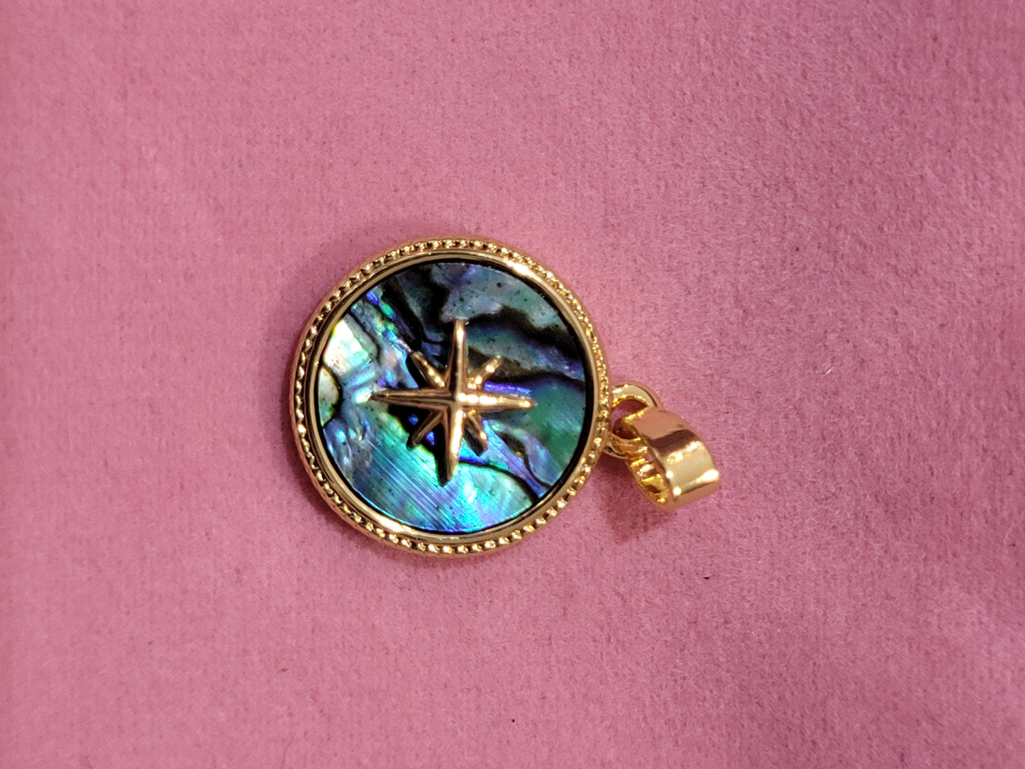 CHRM 006 Charm 18kt Gold Abalone