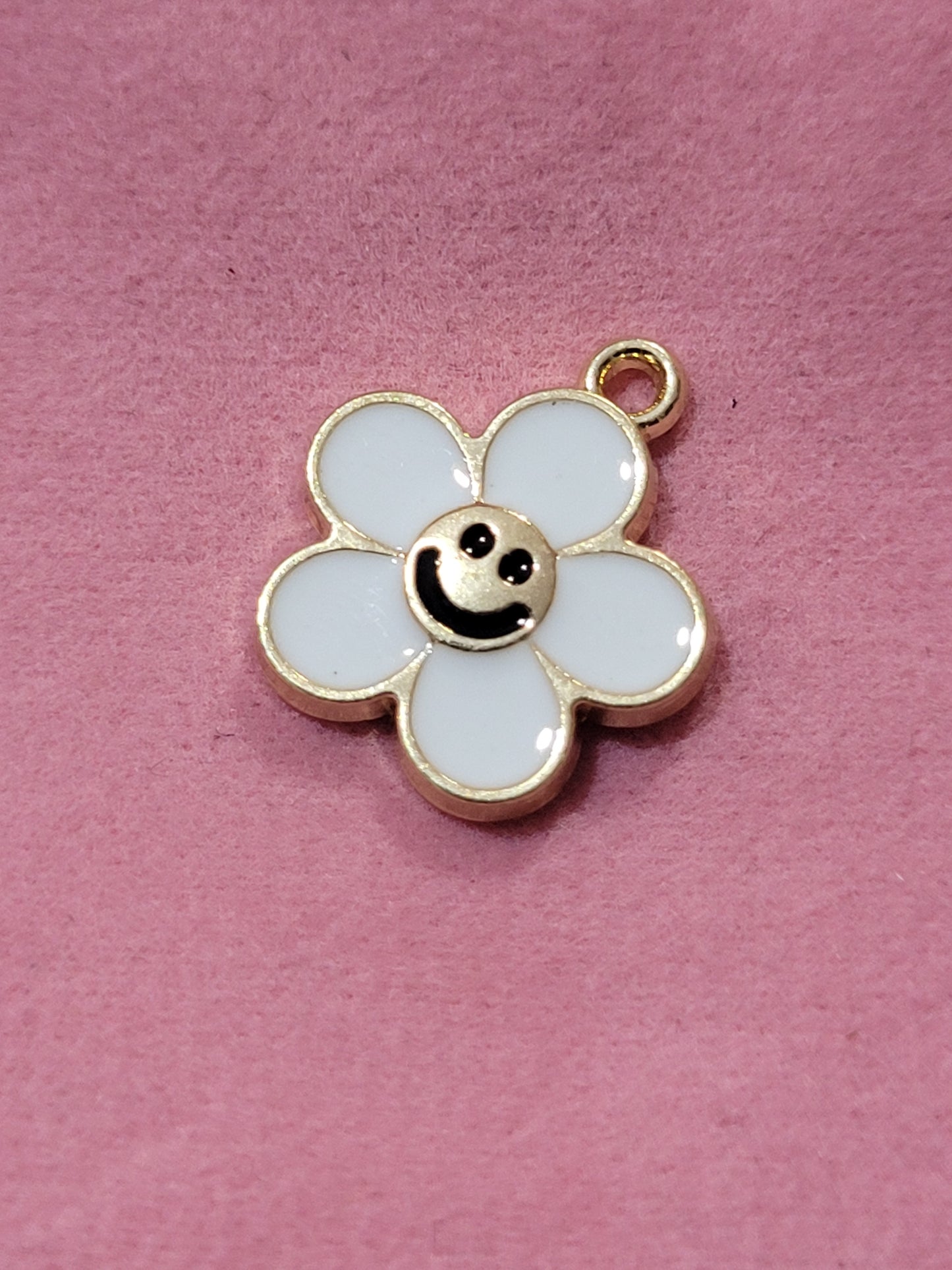 CHRM 012 Charm Daisy with Smiley Face