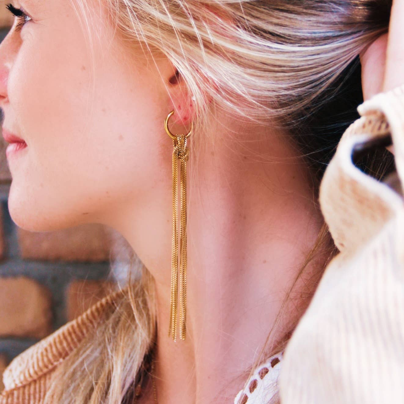 Bazou - Stainless steel earring with long tassel - gold